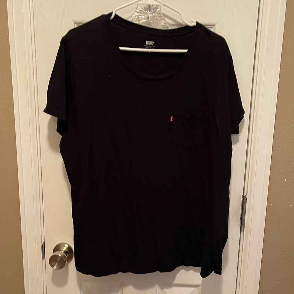 Levi’s women’s plus size tshirt 2X
